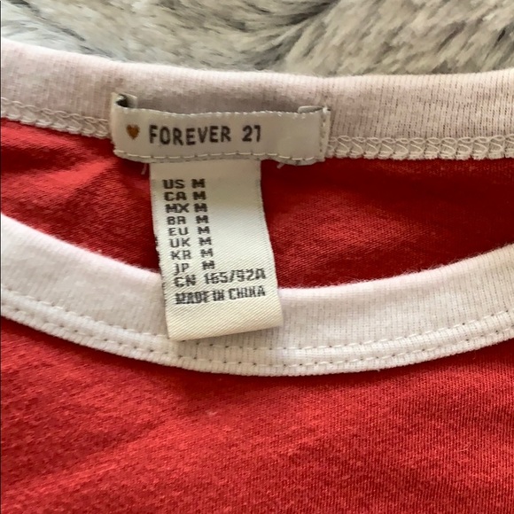 Basic red tee - Picture 2 of 2